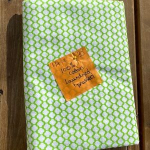 Spring green / white 100% cotton fabric 1.25 yards freshly laundered & pressed💚